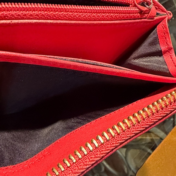 Gucci Red Embossed Women's Wallet - Picture 8 of 10